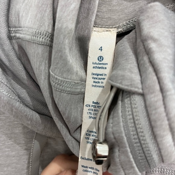 Lululemon Live Simply Jacket
Heathered Blurred Grey size 4 - Picture 5 of 6